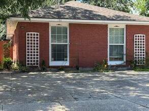 Building Photo - Great 2 Bedroom Lease near LSU