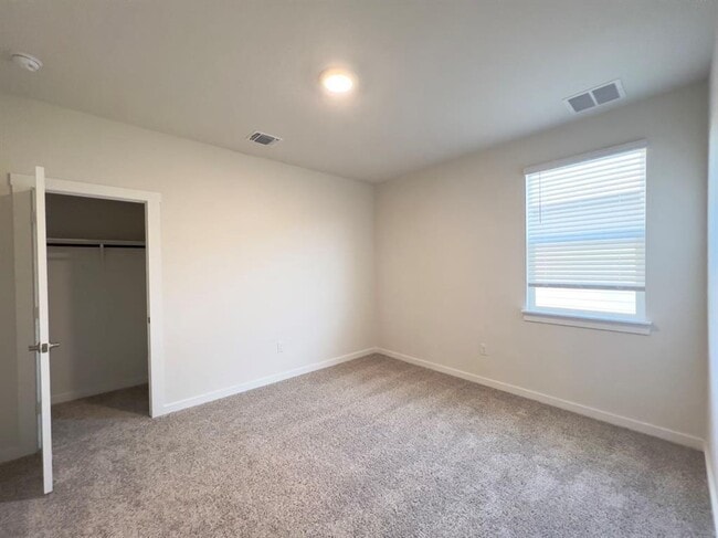 Building Photo - 2900 Egan Dr