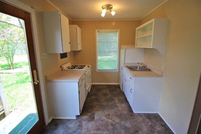 Building Photo - 1015 Milner Dr