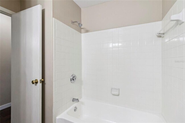 Building Photo - 662 Kenwick Cir
