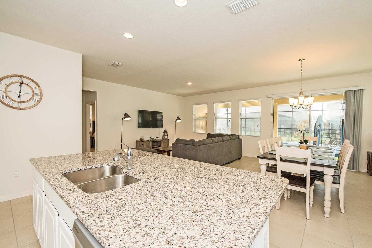 Building Photo - 5277 Oakbourne Ave