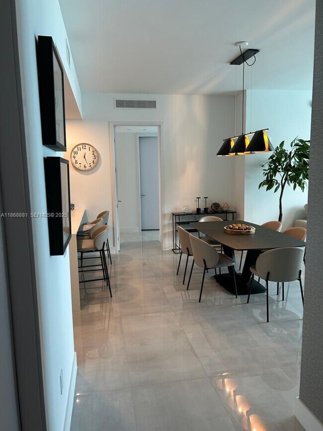 Building Photo - 17550 Collins Ave