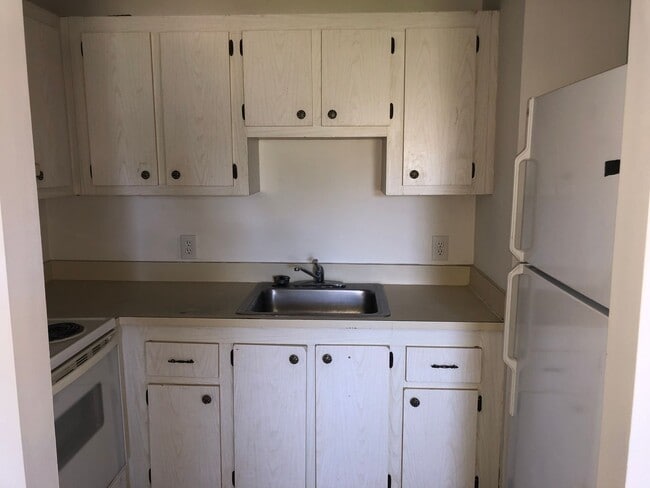 Primary Photo - 2 bed 1 bath