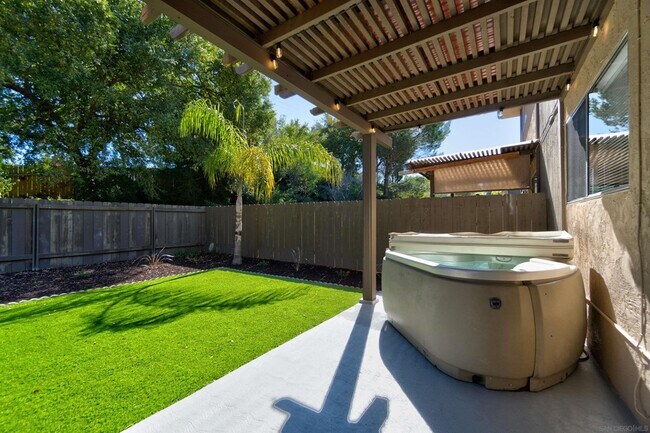 Building Photo - 9175 Campina Dr