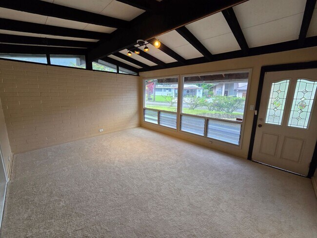 Building Photo - Charming 3 Bedroom 2 Bath Single Family Home in Manoa Valley