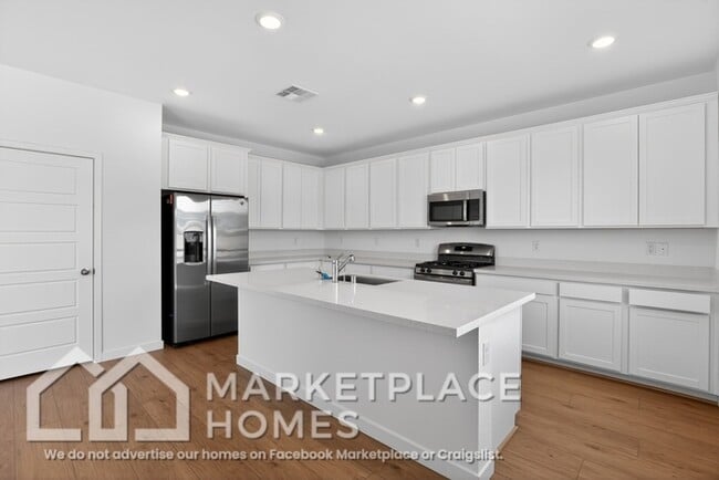 Building Photo - 2650 Marlette Ave