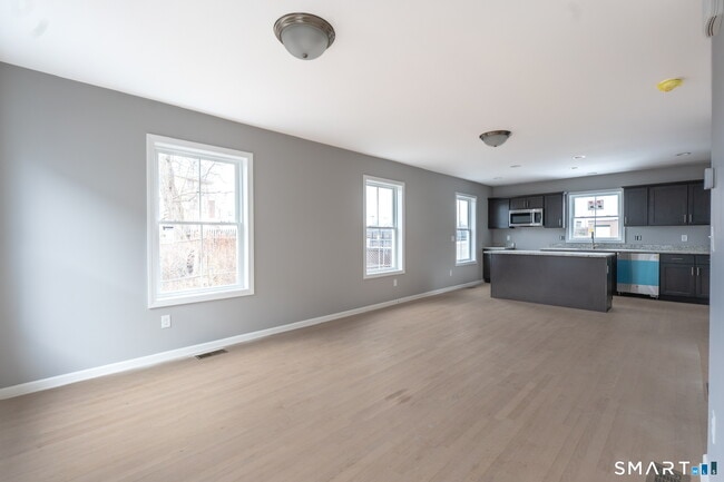 Building Photo - 23 Hall Ave