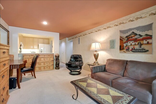 Building Photo - 438 Por La Mar Cir