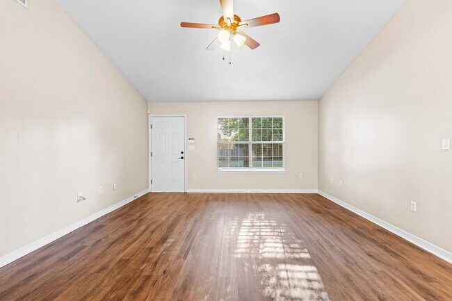 Building Photo - 502 Hyde Park Dr