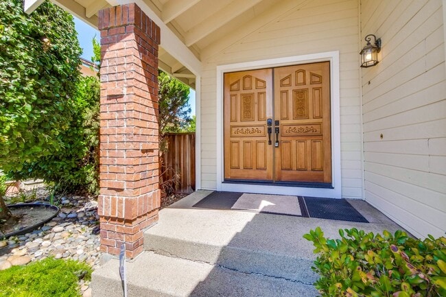 Building Photo - Elegant home with top Fremont Schools