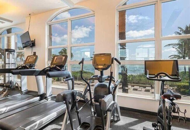 Building Photo - 2080 S Ocean Dr