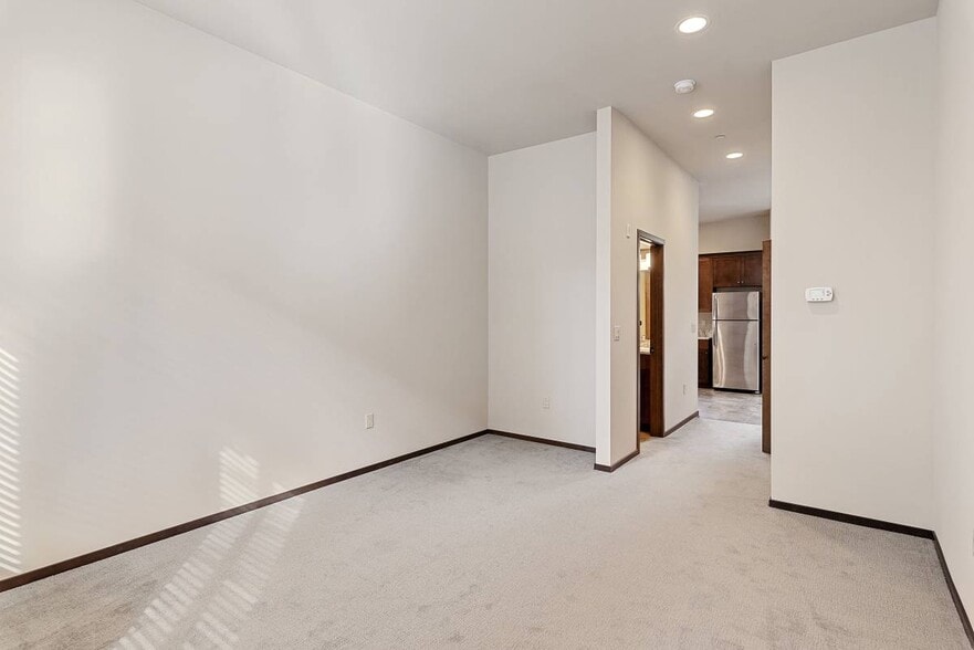 Building Photo - 182 Madrona Way NE