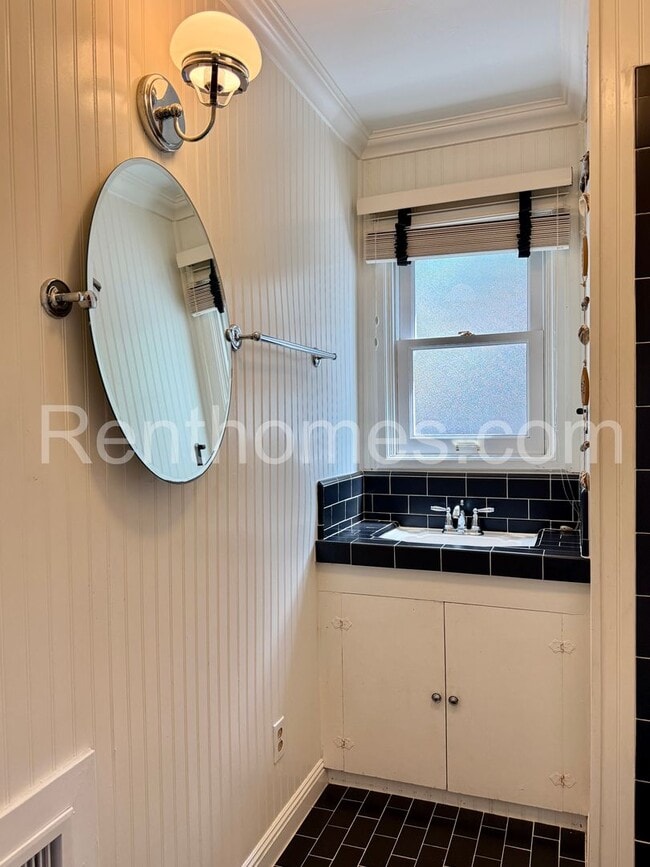 Building Photo - 2676 Narcissus Dr