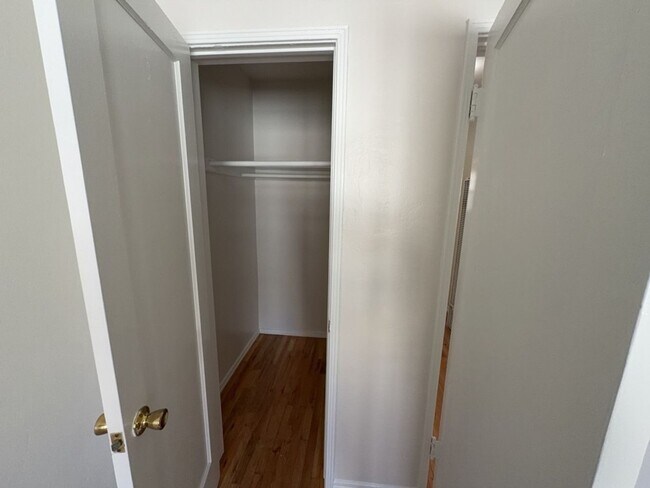 Building Photo - 517