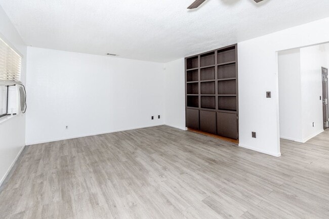 Building Photo - 43111 Weyand Ct