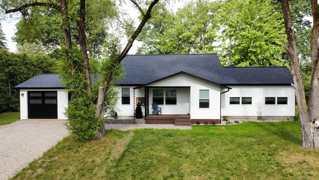 Building Photo - 3191 N Three Mile Rd