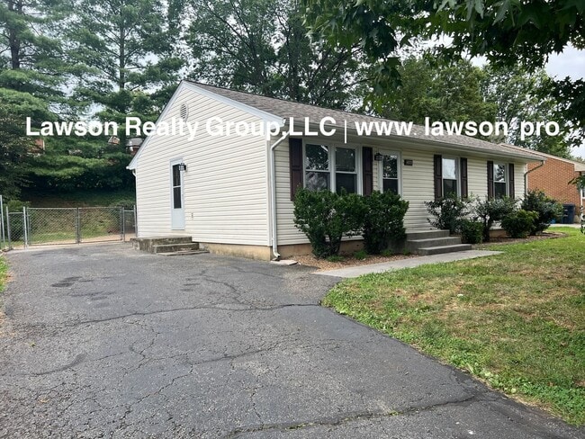 Building Photo - Charming and Clean- Hollins Three Bedroom ...