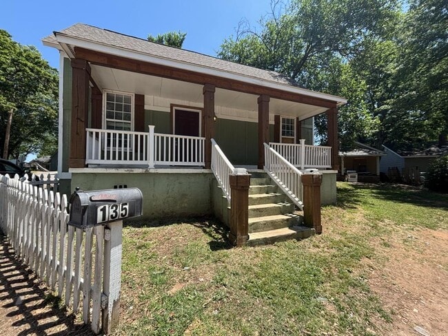 Building Photo - 135 D St.