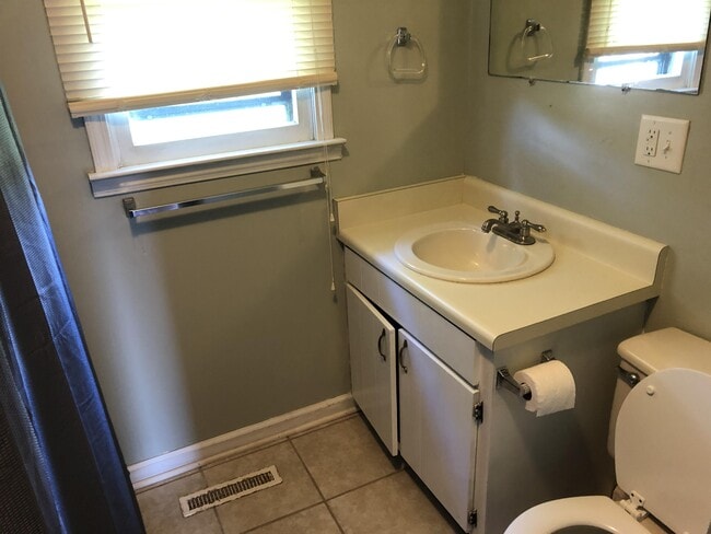 Building Photo - 6511 W Oak Hwy