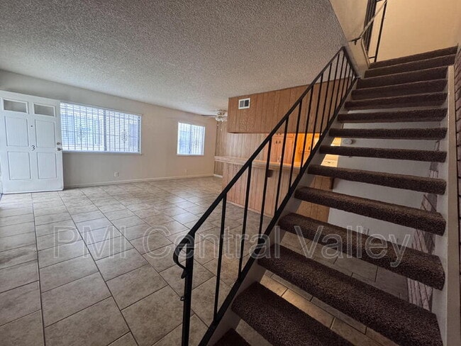 Building Photo - 1331 Pinetree Dr