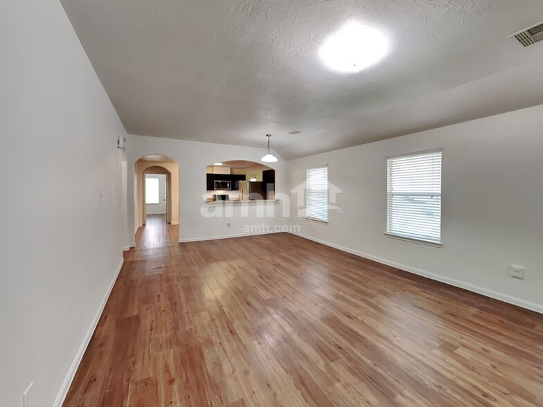 Building Photo - 15726 Regal Trace Ln