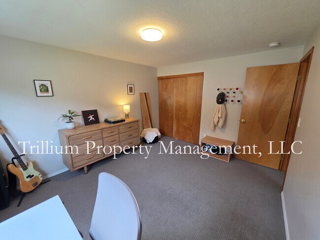 Building Photo - 110 SE 65th Ave