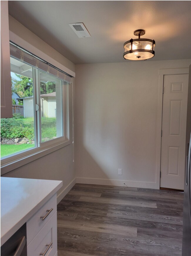 Building Photo - NEWLY REMODELED CORNER LOT IN RENTON