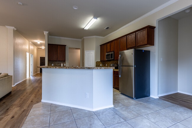Building Photo - 1210 Woodside Ln