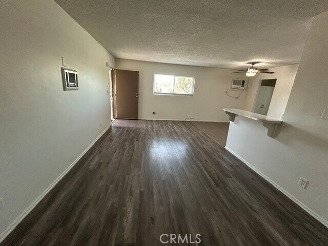 Building Photo - 685 E Vista Chino