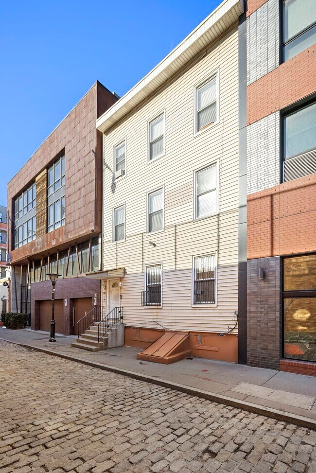 Building Photo - 358 14th St