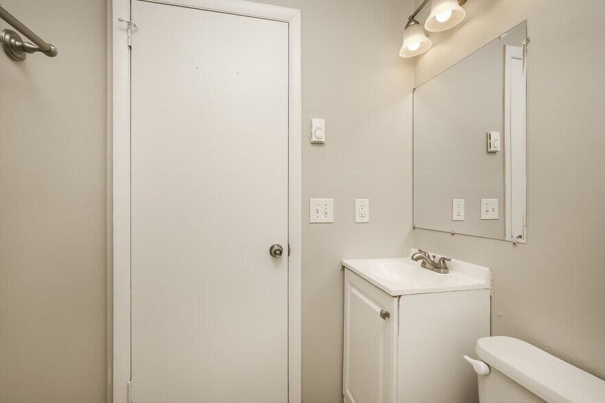 Building Photo - 111 Ridgeview Ct