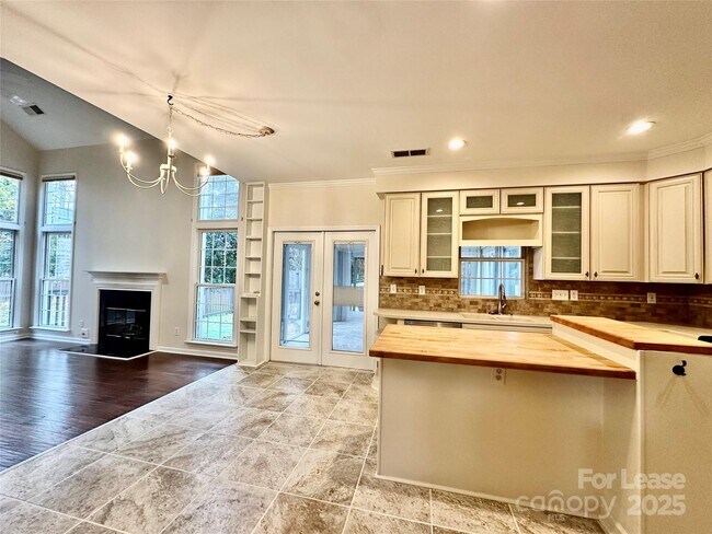 Building Photo - 126 Lake Davidson Cir