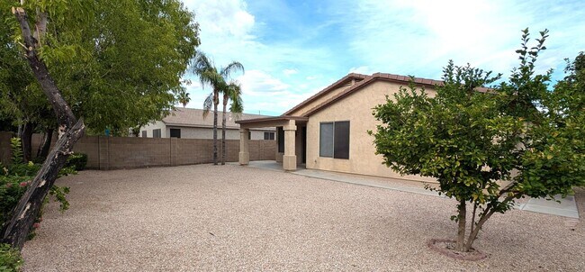 Building Photo - 3 Bedroom Home in Dobson Place Community N...