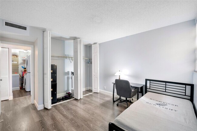Building Photo - 8437 Forest Hills Dr