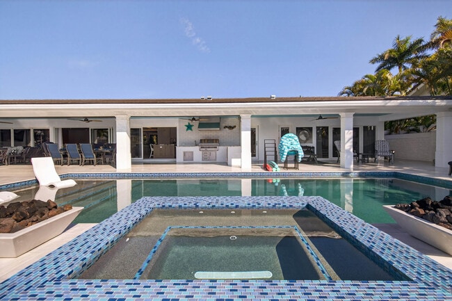 Building Photo - 3109 NE 42nd Ct