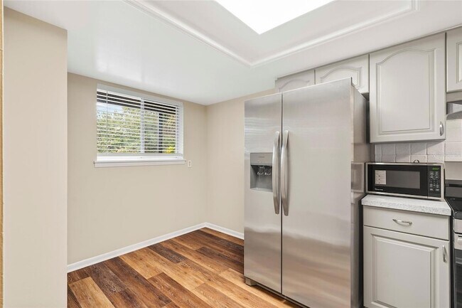 Building Photo - 6336 Newtown Cir