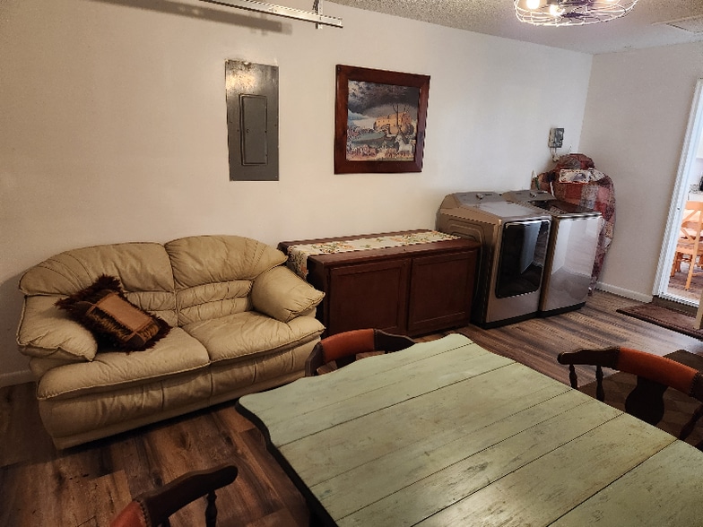 Building Photo - 301 Hidden Glen Way