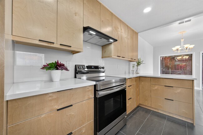 Building Photo - 7447 Cambridge St