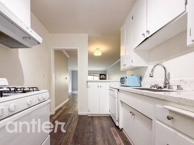 Building Photo - 14270 Dickens St