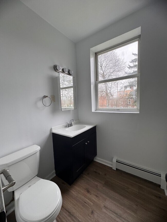 Building Photo - 160 N Miller St