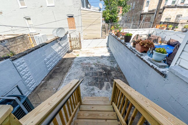 Building Photo - 727 N Collington Ave