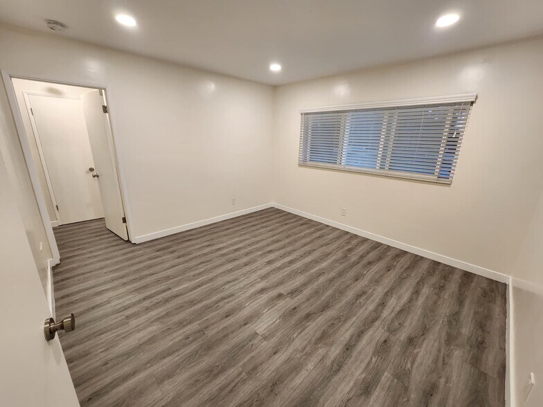 Building Photo - 701 S Osage Ave