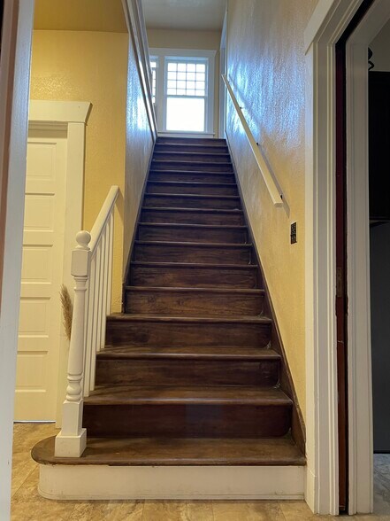 Building Photo - 237 Basin St SW