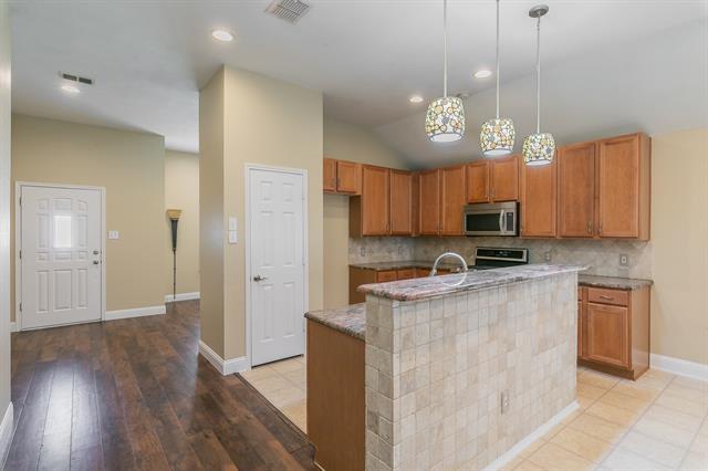 Building Photo - 734 Parkford Ln