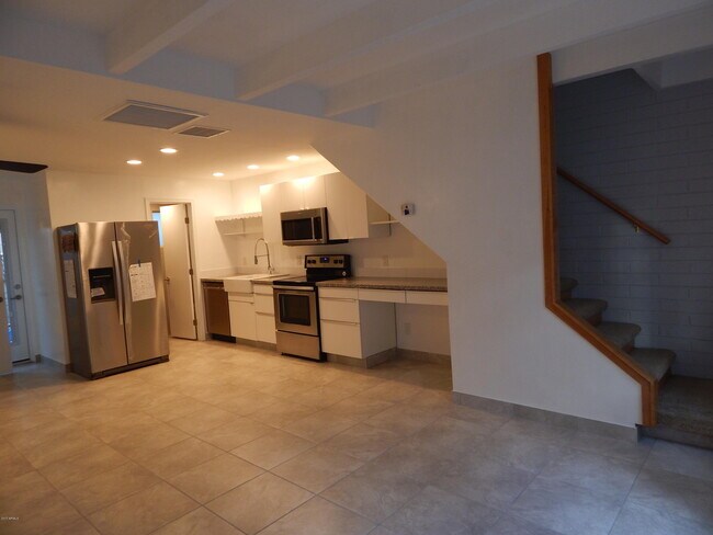 Building Photo - 2021 S Granada Dr