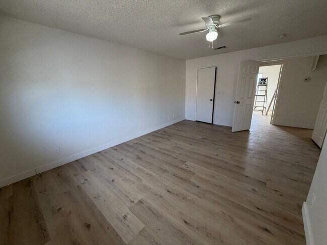 Building Photo - 4-BEDROOM HOUSE. REMODELED KITCHEN-NO HOA!