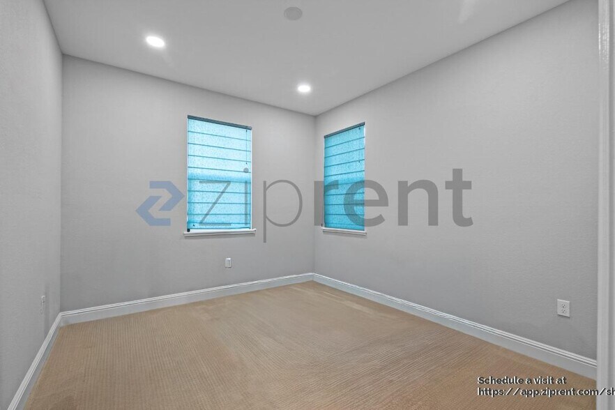 Building Photo - 1920 Muirwood Lp