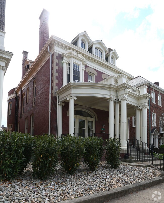 Building Photo - 2015 Monument Ave