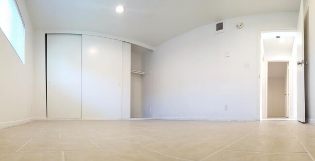 Building Photo - 2 bedroom in Van Nuys CA 91406