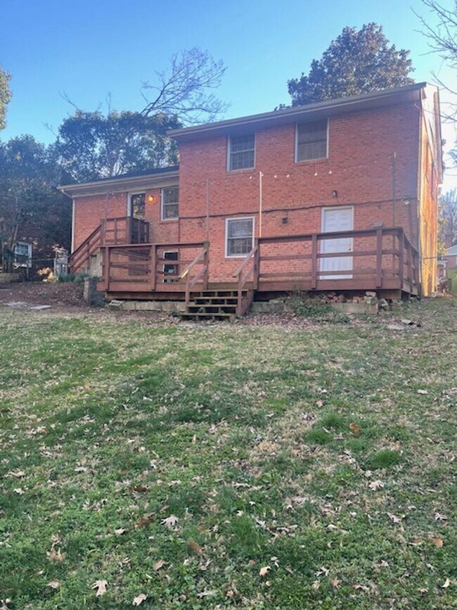 Building Photo - Split level 4 bedroom in Madison Park